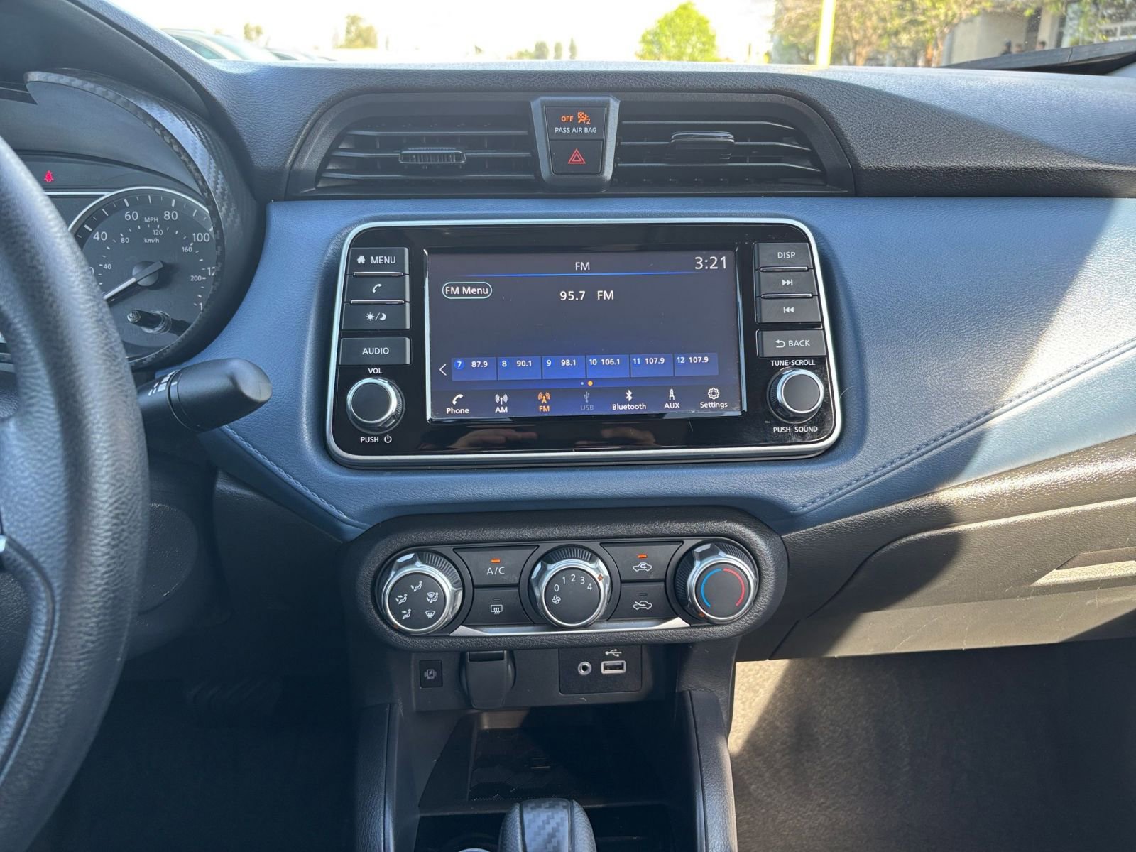 Used 2025 Nissan Versa SV image 17