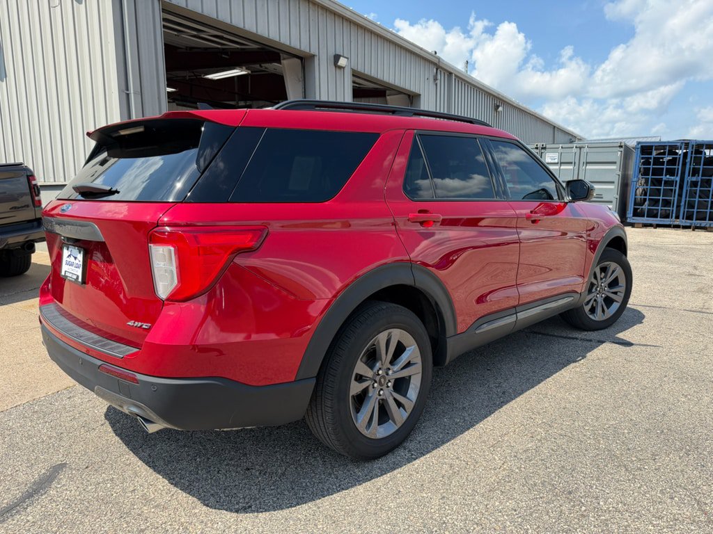 Used 2024 Ford Explorer XLT w/ Equipment Group 202A AWD/4WD image 4