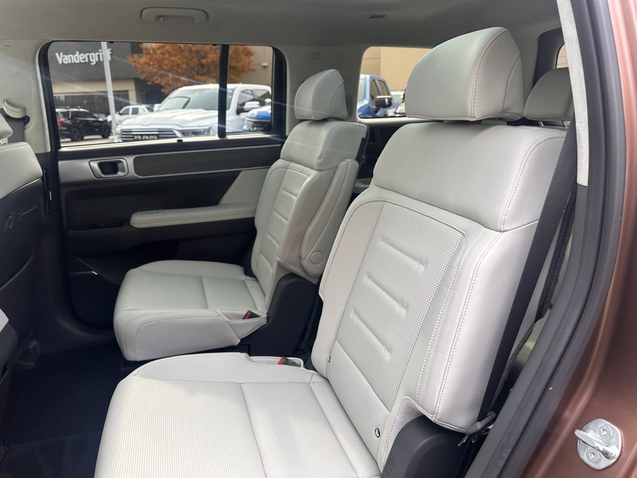 Used 2025 Hyundai Santa Fe Calligraphy image 18