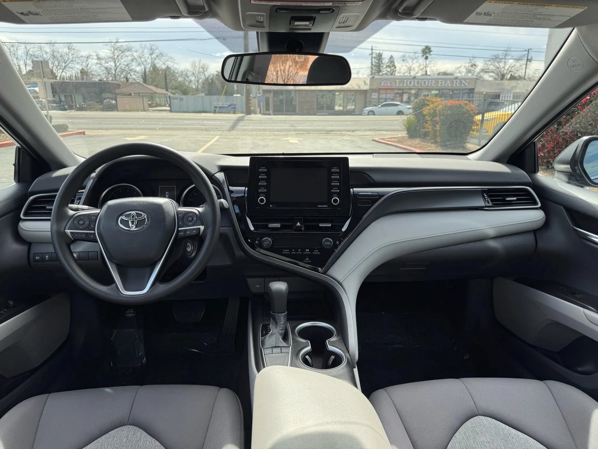 Used 2022 Toyota Camry LE FWD image 19