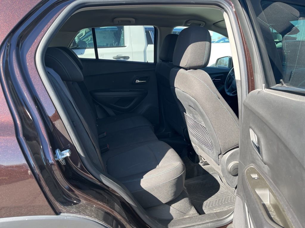 Used 2015 Chevrolet Trax LT w/ LPO, Cargo Package FWD image 3