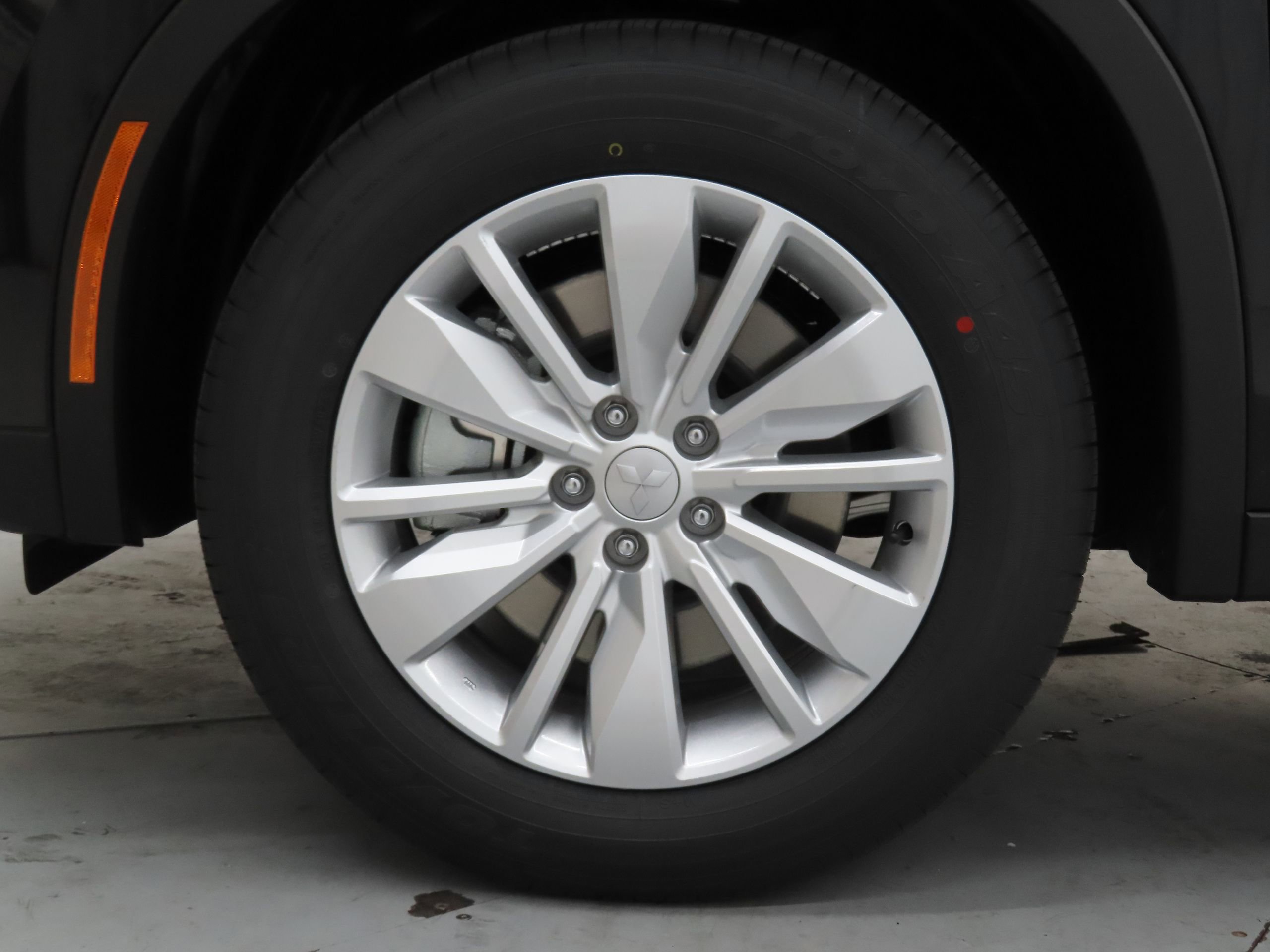 New 2026 Mitsubishi Outlander ES image 25