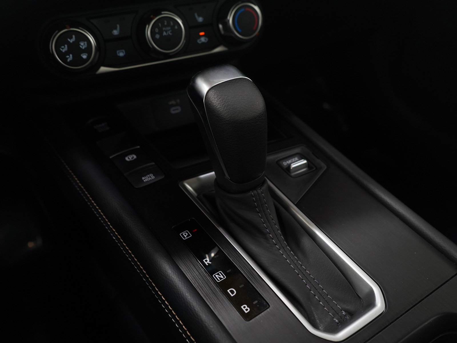 Used 2025 Nissan Kicks SV w/ SV Premium Package image 23