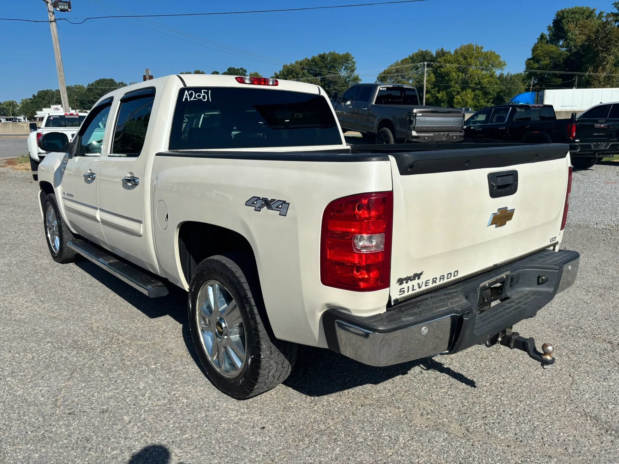 Used 2013 Chevrolet Silverado 1500 LTZ w/ LTZ White Diamond Edition AWD/4WD image 3