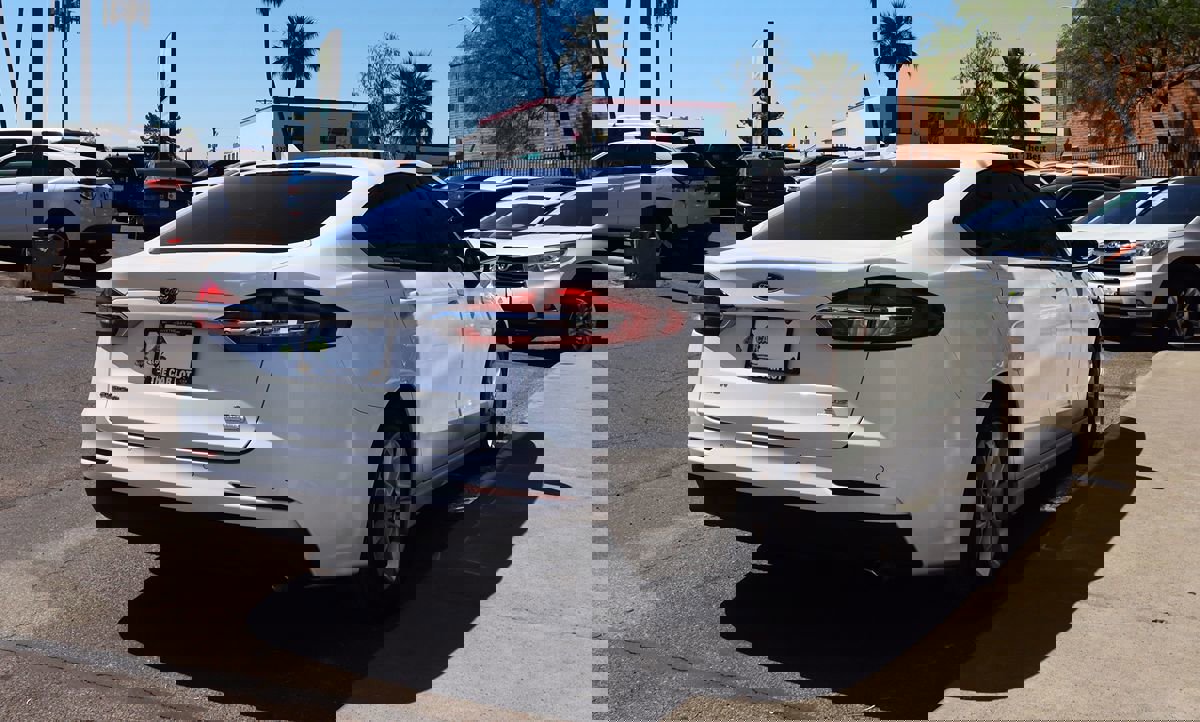 Used 2020 Ford Fusion SE image 13