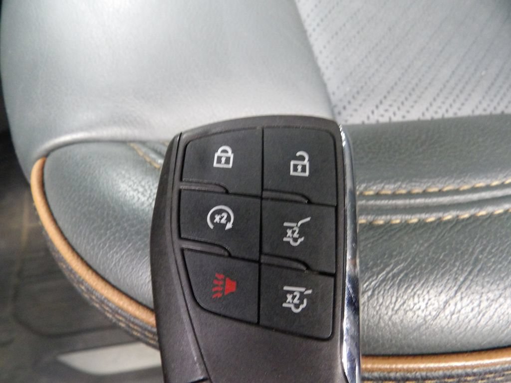 Used 2025 GMC Yukon XL AT4 AWD/4WD image 57