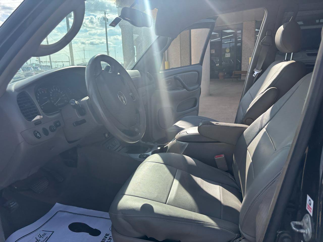 Used 2006 Toyota Sequoia Limited RWD image 9