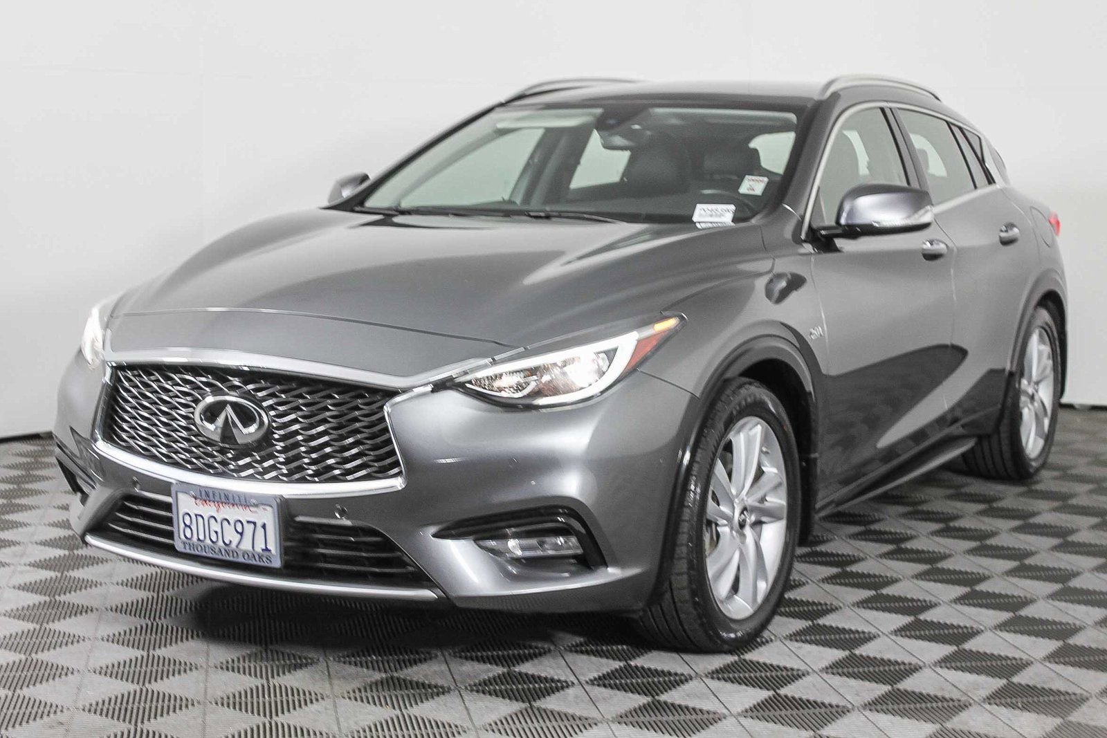 Used 2018 INFINITI QX30 Premium w/ Navigation Package image 3