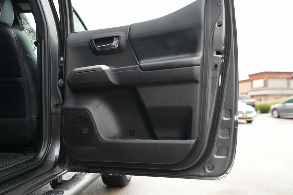 Used 2021 Toyota Tacoma Limited image 46