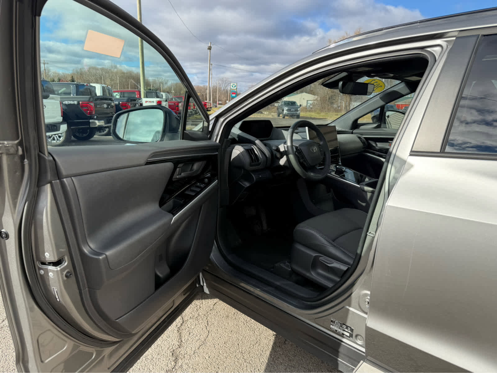 Used 2023 Toyota bZ4X XLE image 6