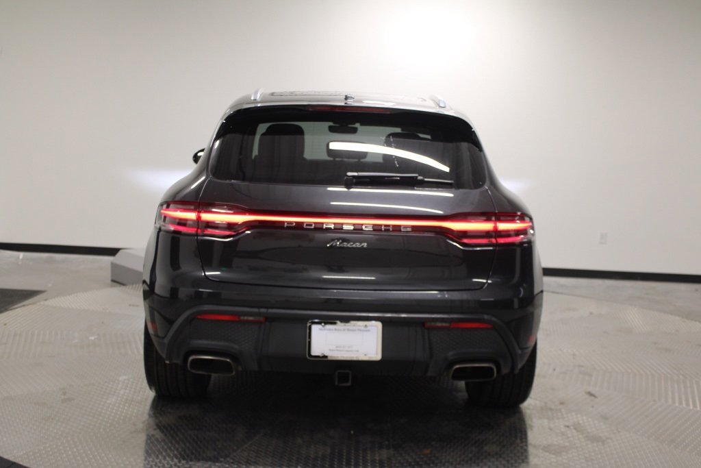 Certified 2022 Porsche Macan image 6