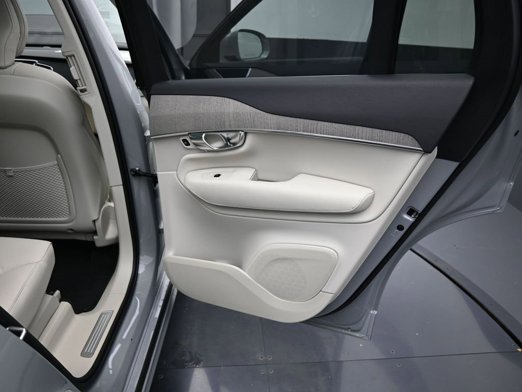 New 2025 Volvo XC90 T8 Plus w/ Protection Package Premier image 37