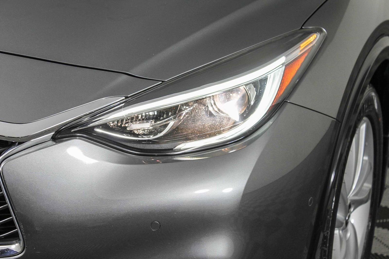 Used 2018 INFINITI QX30 Premium w/ Navigation Package image 4