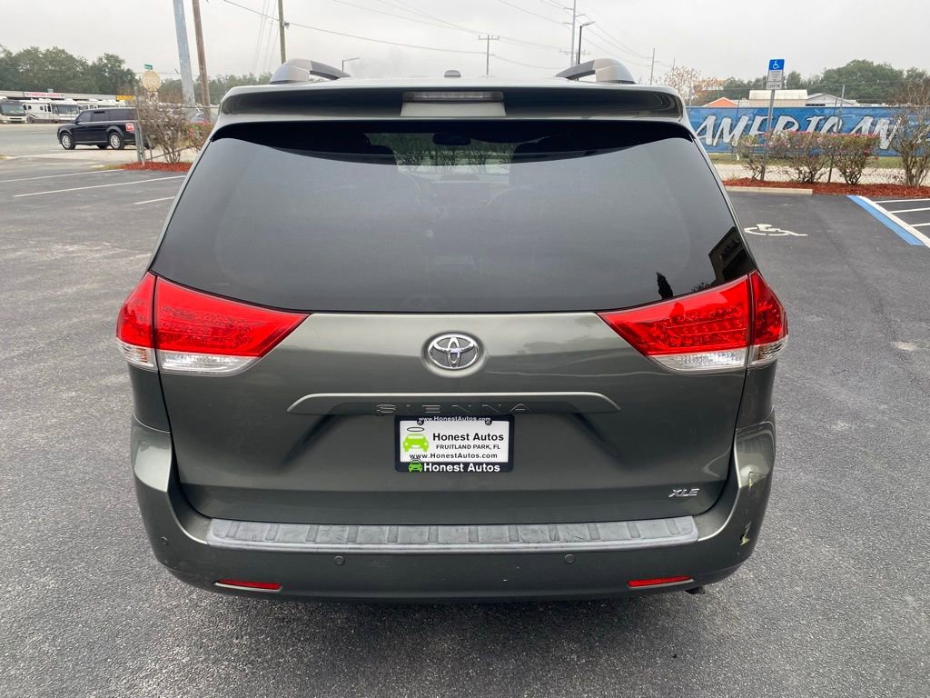 Used 2014 Toyota Sienna XLE image 7