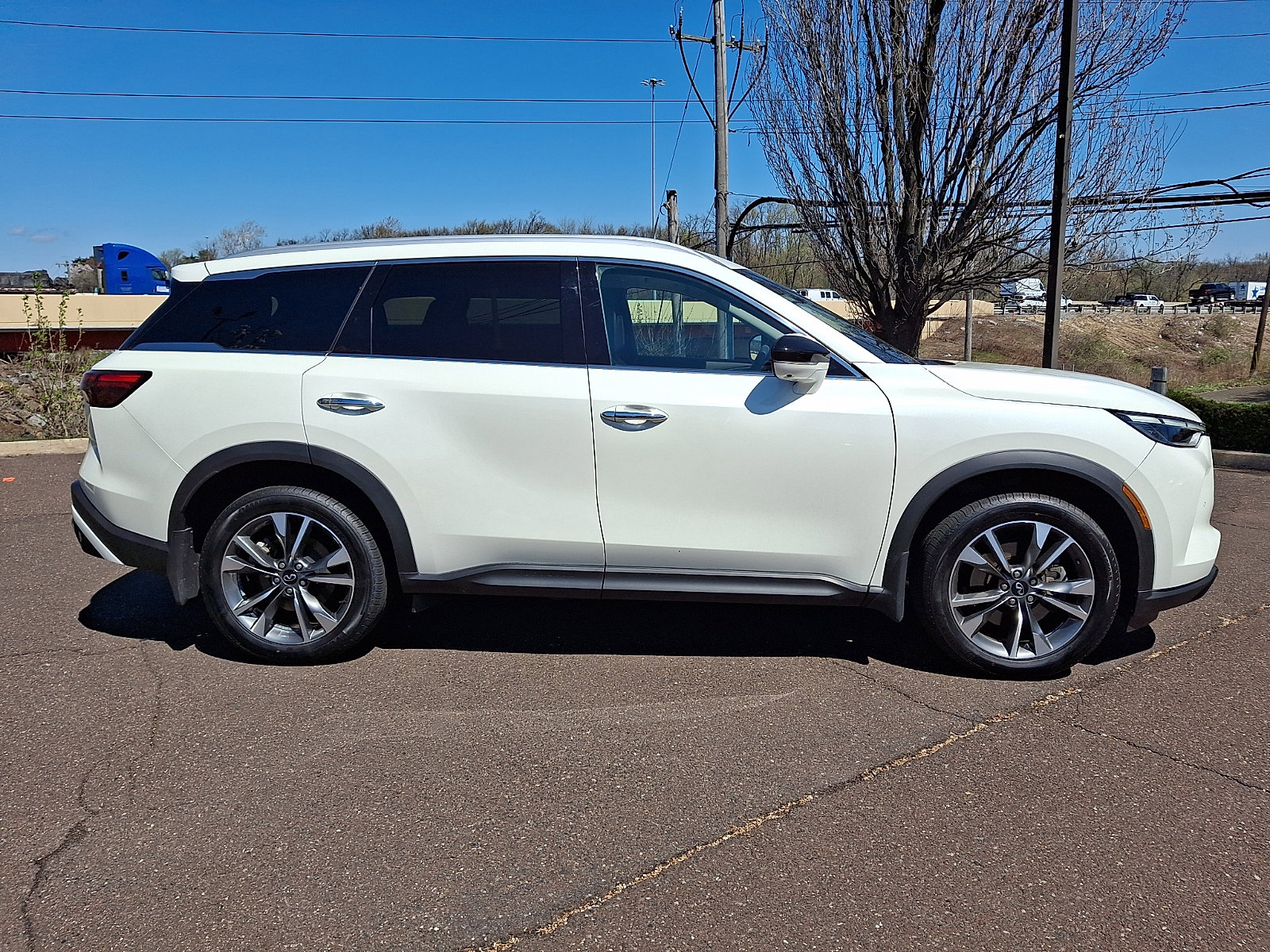 Certified 2023 INFINITI QX60 Luxe w/ Cargo Package image 7