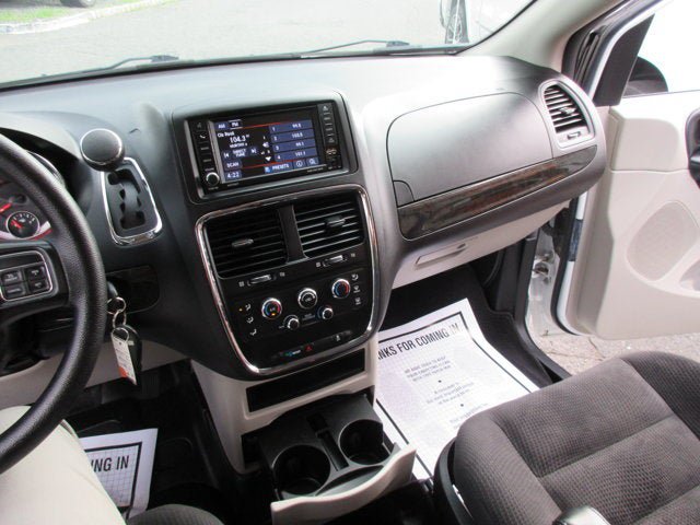 Used 2019 Dodge Grand Caravan SE FWD image 13