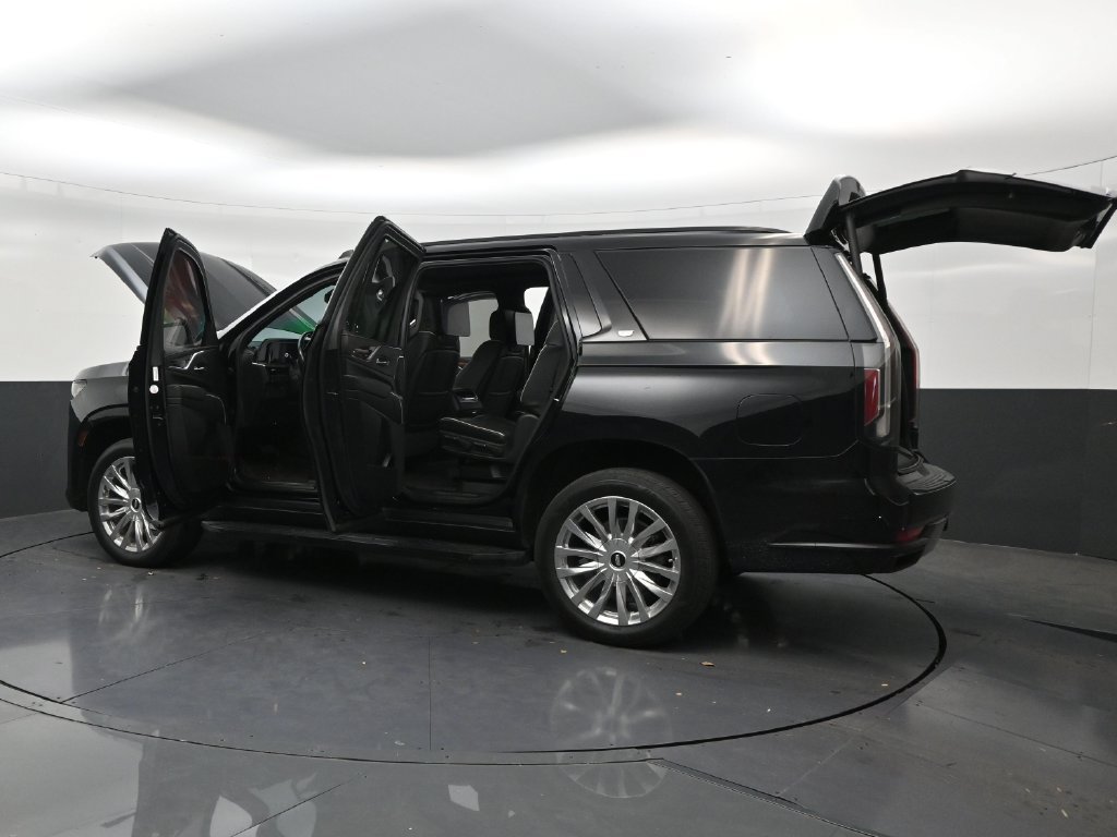 Used 2023 Cadillac Escalade Premium Luxury AWD/4WD image 30