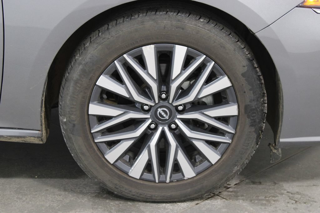 Used 2024 Nissan Altima 2.5 SV FWD image 13
