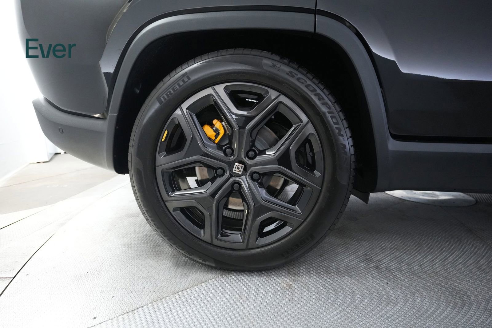 Used 2025 Rivian R1S Premium AWD/4WD image 22