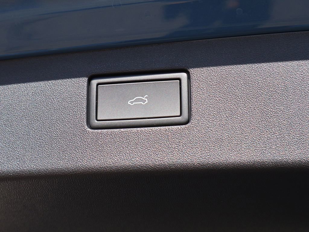 New 2026 Volkswagen Tiguan SE R-Line image 21