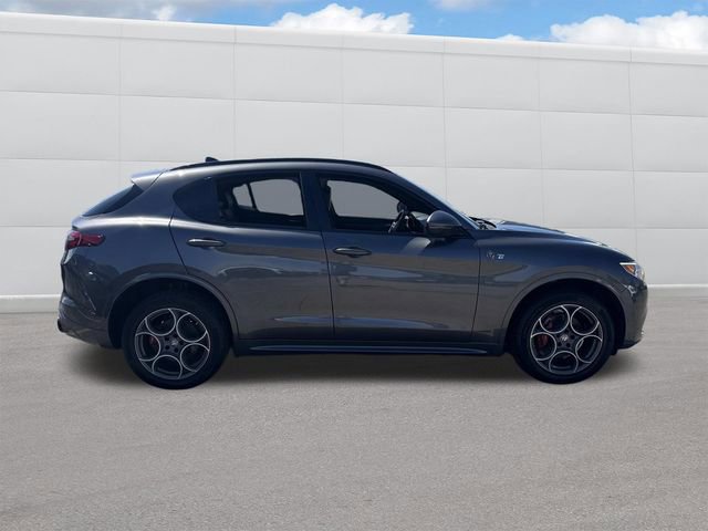 Used 2022 Alfa Romeo Stelvio Ti w/ Active Assist Plus Package AWD/4WD image 12
