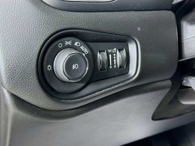 Used 2018 Jeep Renegade Limited w/ UConnect 8.4 Nav Group image 10