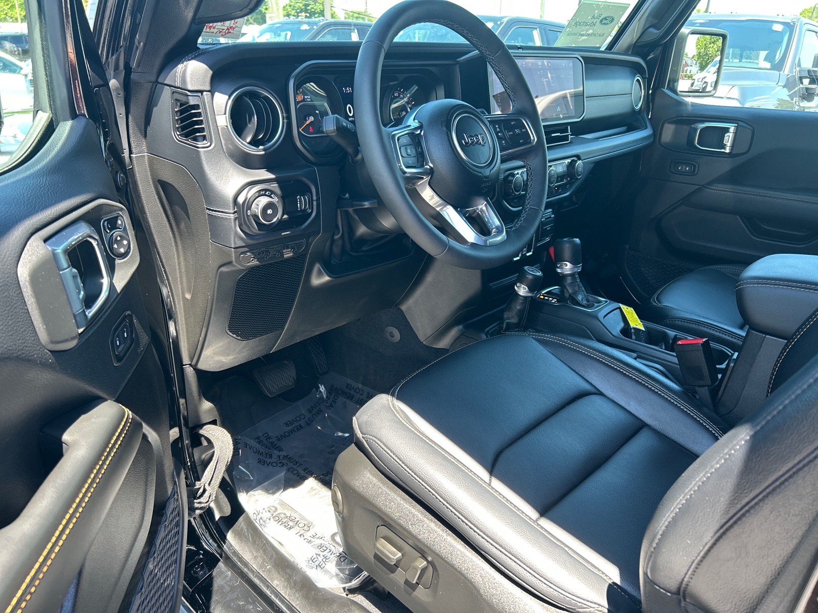 Used 2025 Jeep Wrangler Unlimited Sahara AWD/4WD image 7