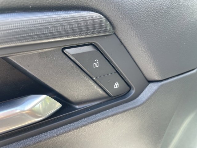 Used 2025 GMC Acadia Elevation image 13