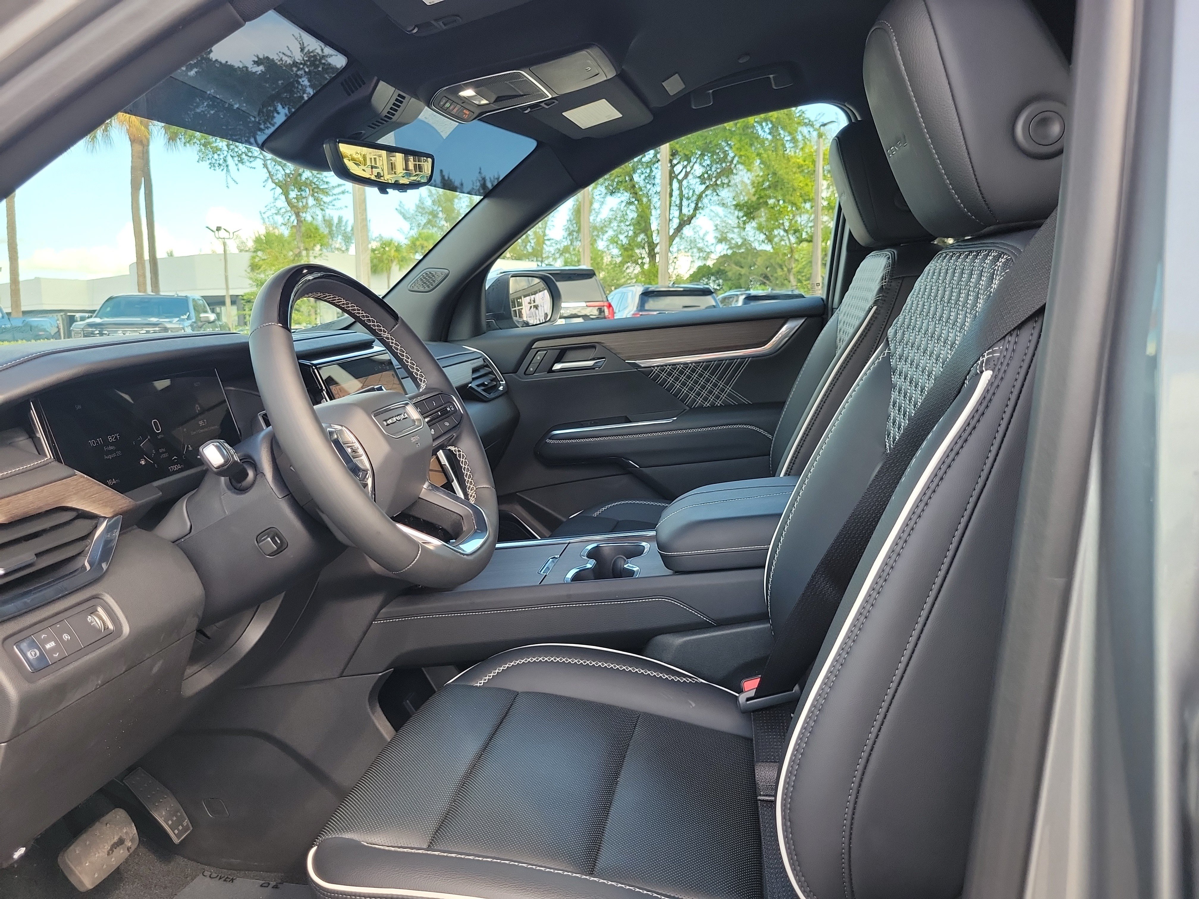 Used 2025 GMC Acadia Denali w/ Super Cruise Package FWD image 12