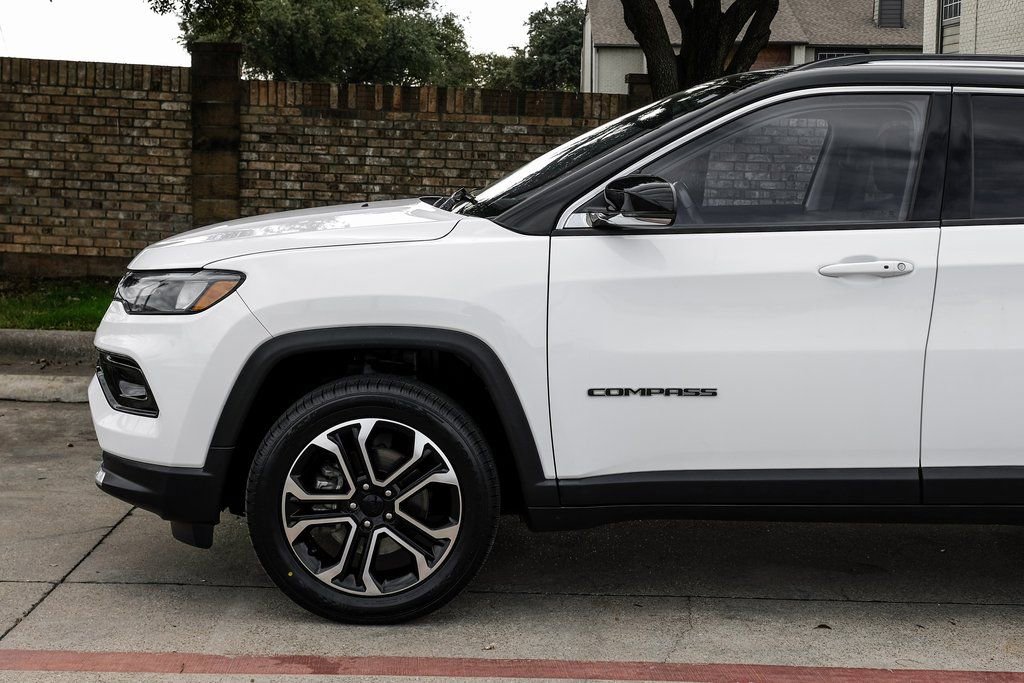 Used 2022 Jeep Compass Limited image 21