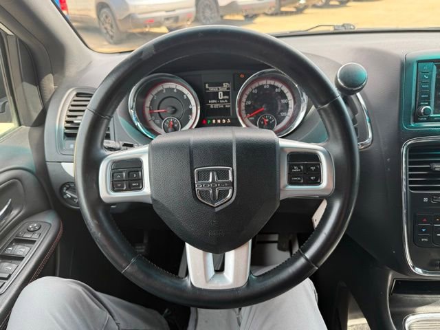 Used 2016 Dodge Grand Caravan R/T FWD image 17