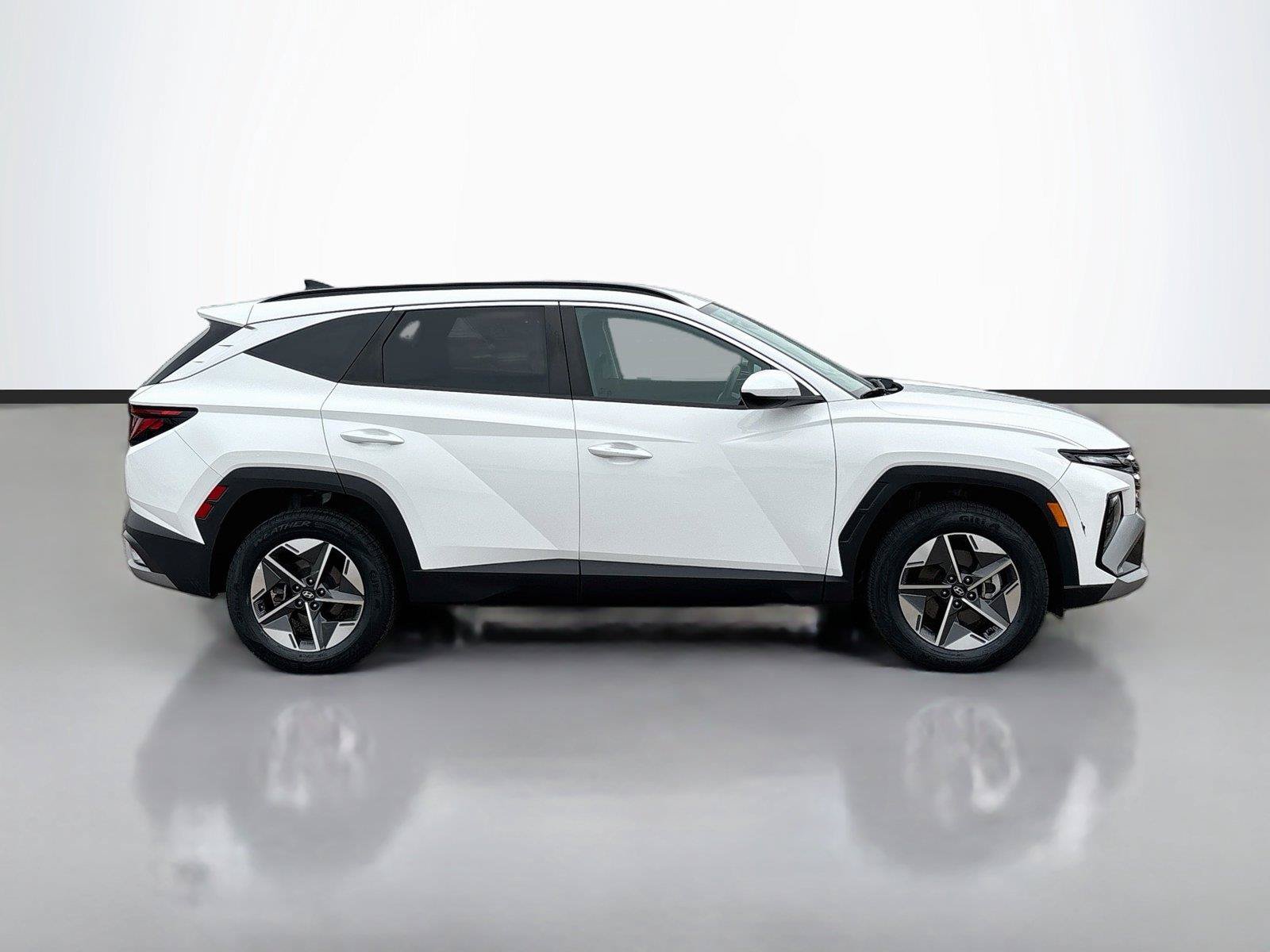 Certified 2025 Hyundai Tucson SEL AWD/4WD image 17
