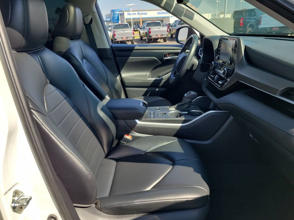 Used 2021 Toyota Highlander XLE FWD image 28