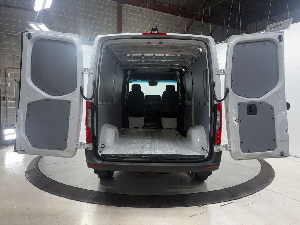 Used 2023 Mercedes-Benz Sprinter 1500 image 28