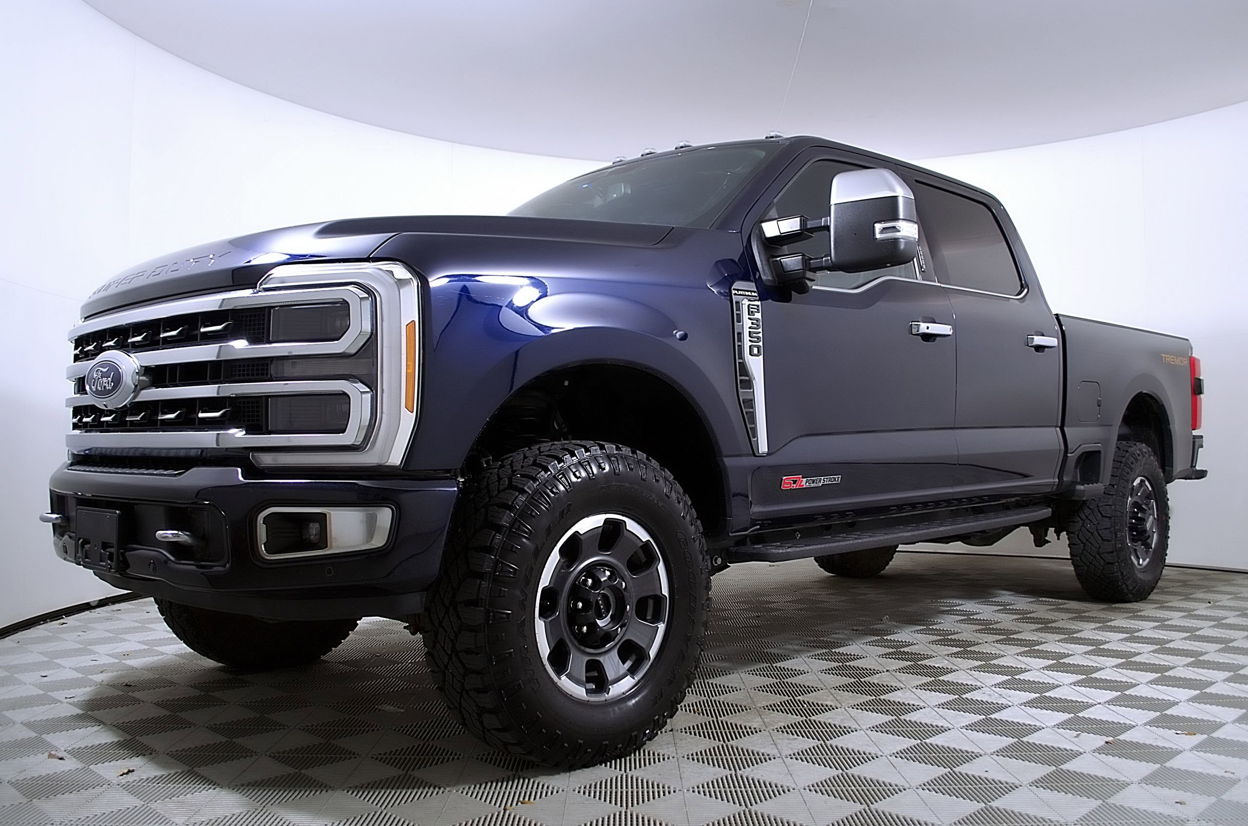 Used 2023 Ford F350 Platinum w/ Tremor Off-Road Package AWD/4WD image 2