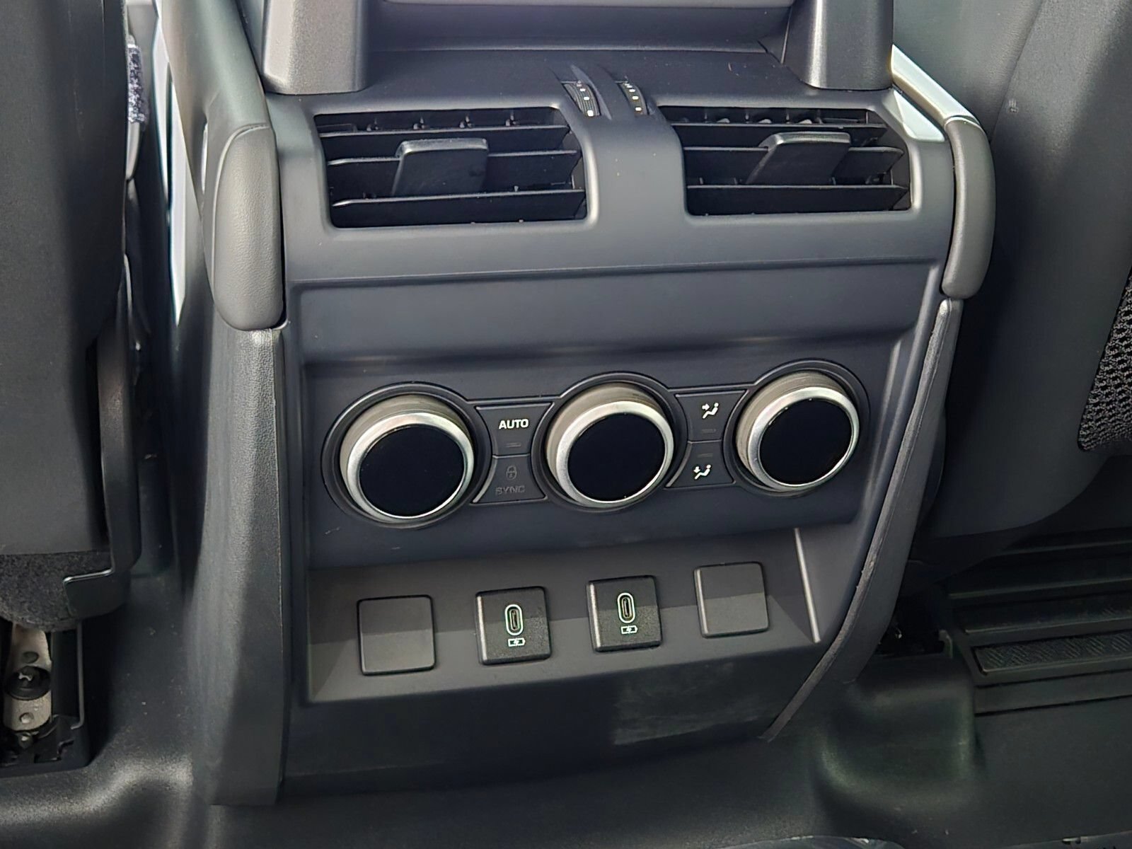 Used 2026 Land Rover Defender 110 X-Dynamic SE AWD/4WD image 16
