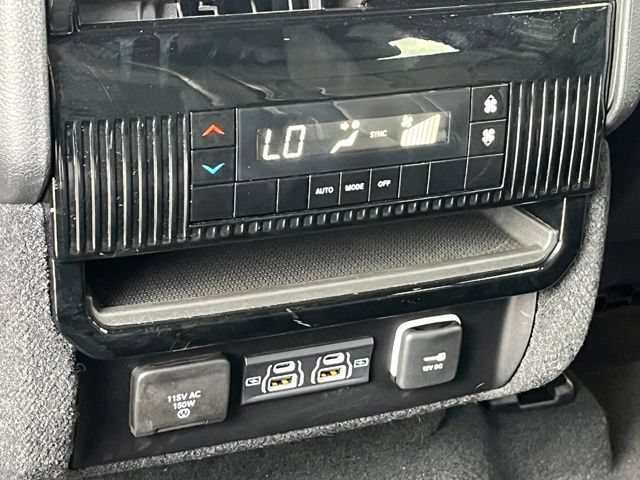Used 2025 Jeep Wagoneer 4WD image 13