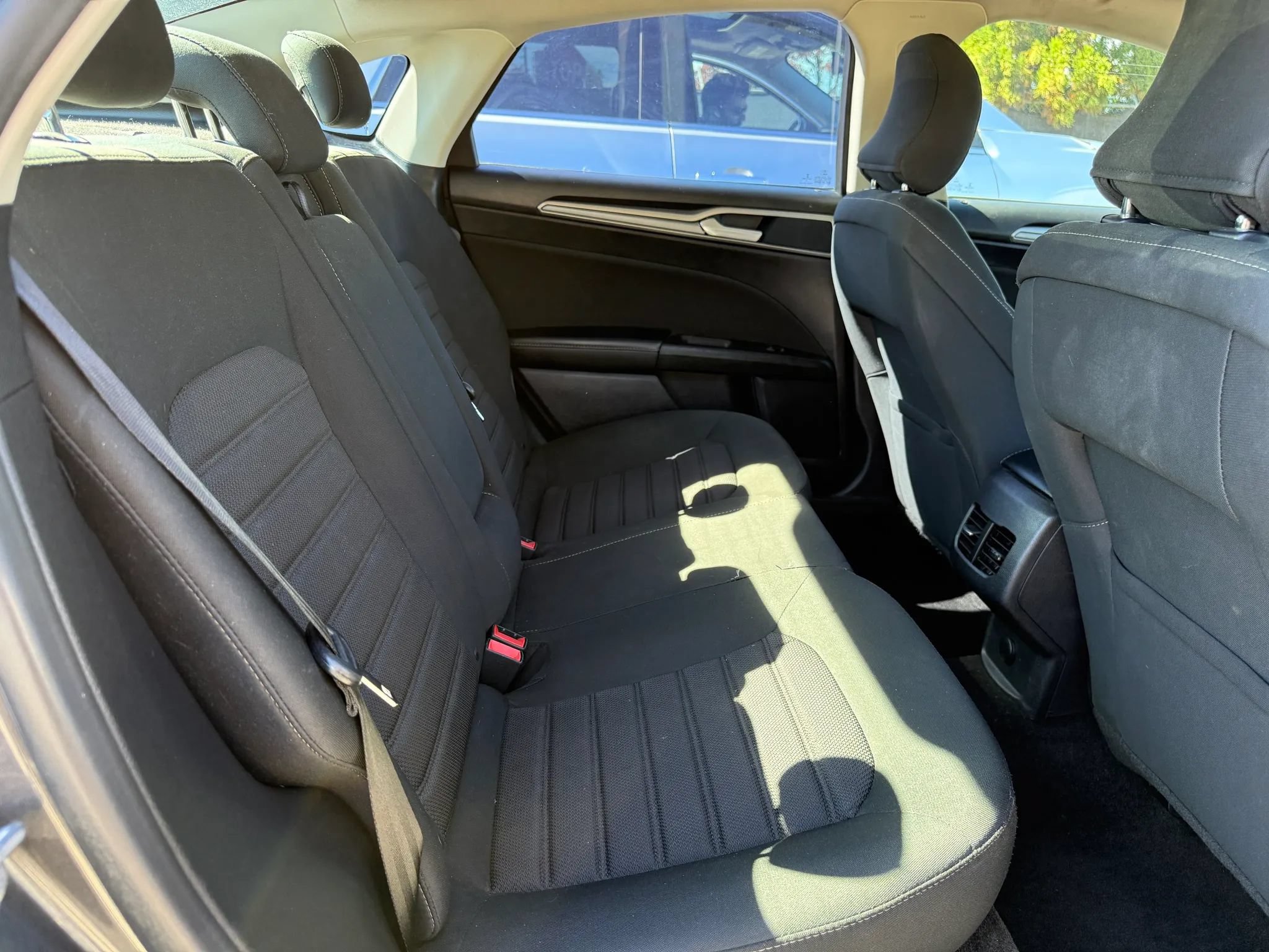 Used 2019 Ford Fusion SE FWD image 20