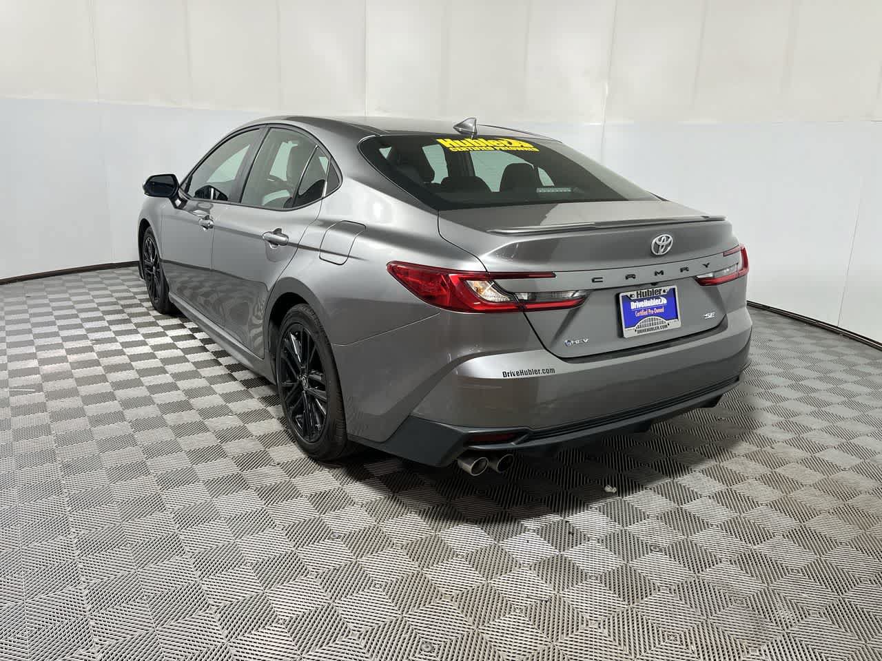 Used 2025 Toyota Camry SE FWD image 6