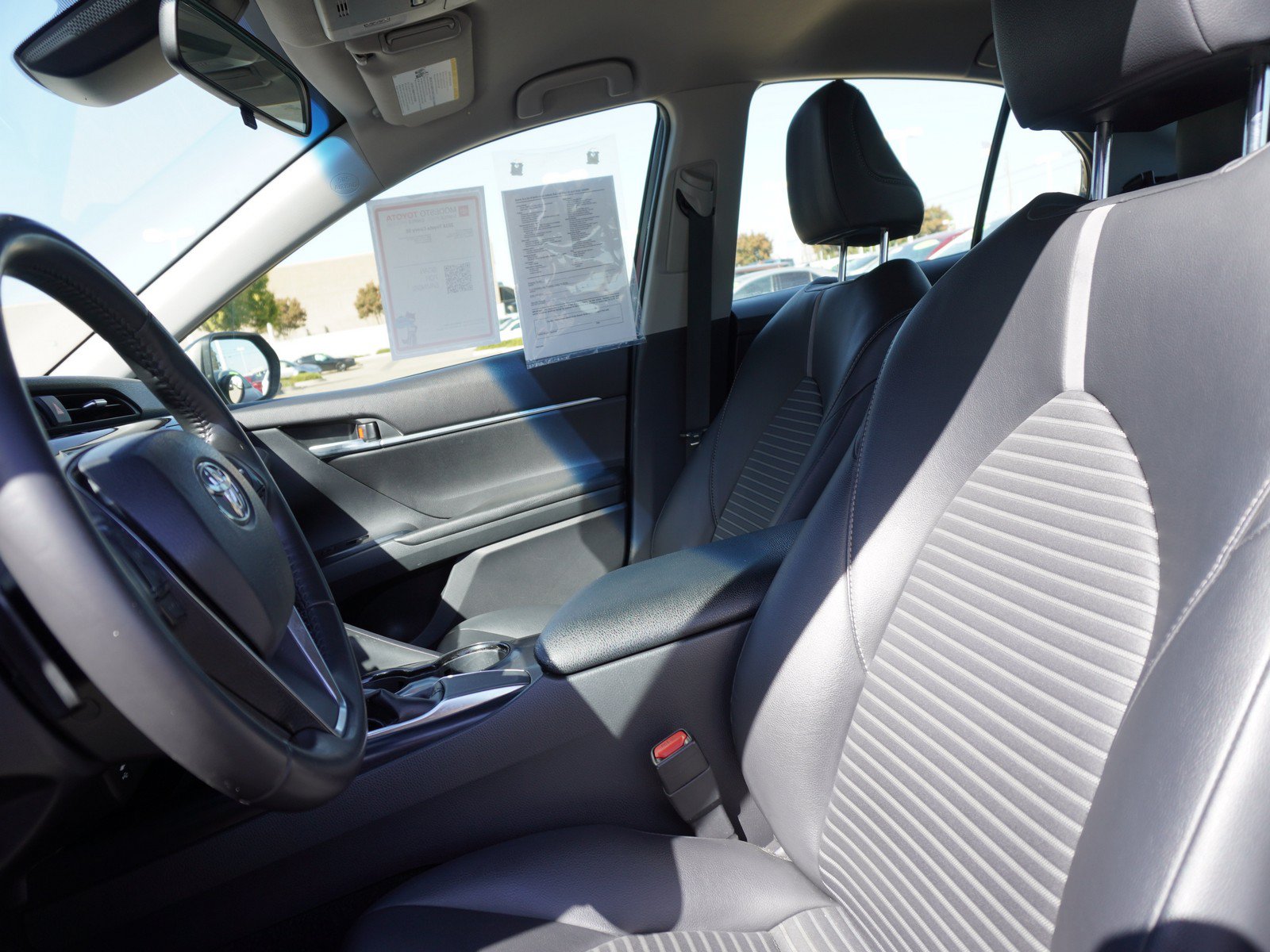 Used 2018 Toyota Camry SE FWD image 19