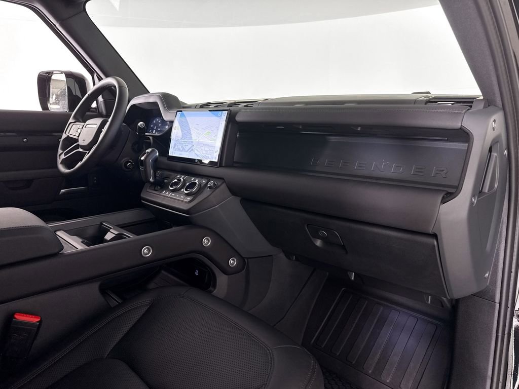 Used 2025 Land Rover Defender 110 X-Dynamic SE image 13