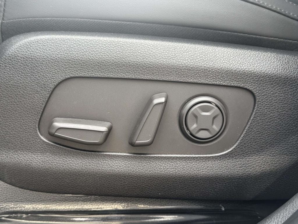 Used 2026 Kia Carnival EX FWD image 18
