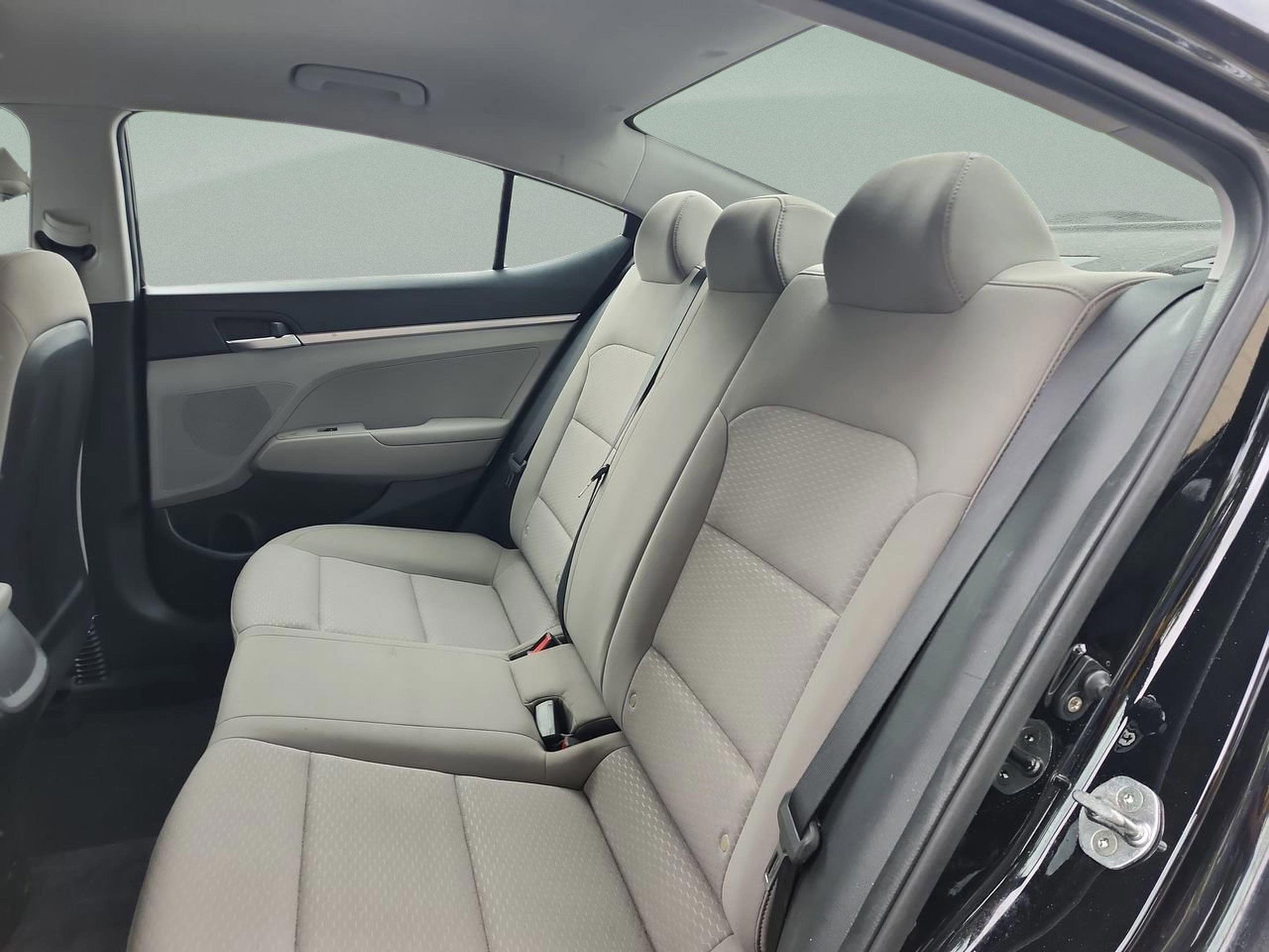 Used 2019 Hyundai Elantra SE FWD image 13