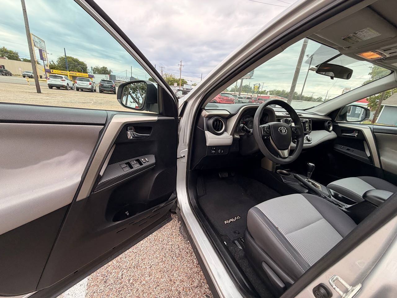 Used 2014 Toyota RAV4 XLE FWD image 10