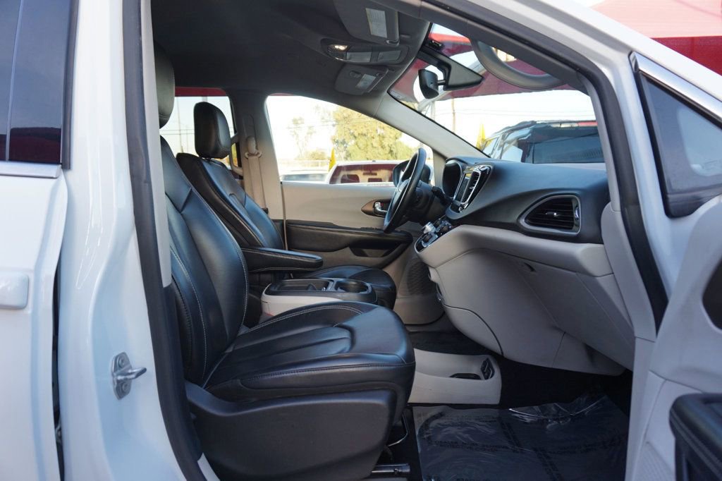 Used 2021 Chrysler Voyager Lxi image 21