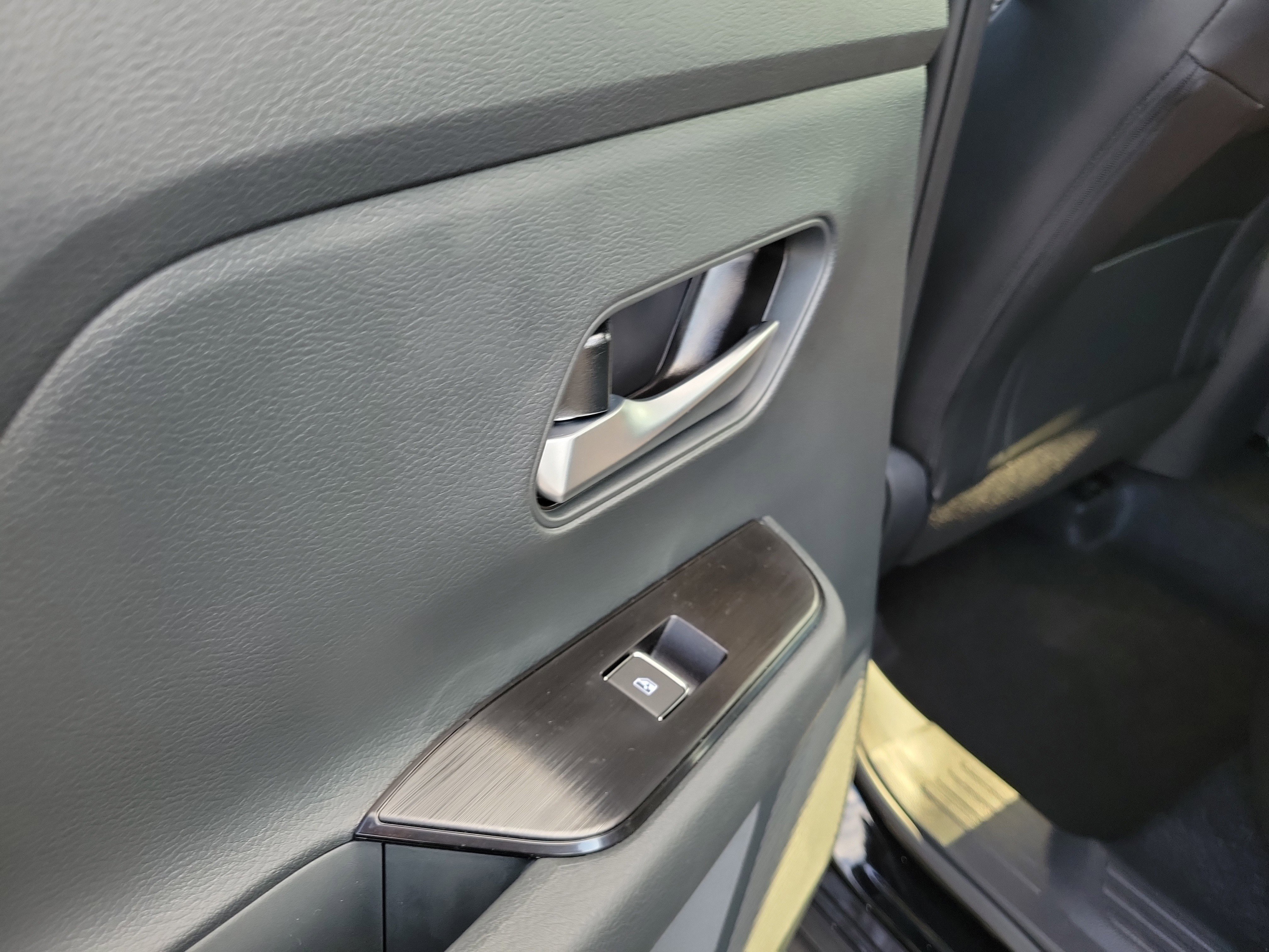 New 2026 Nissan Kicks SR w/ Cold Weather Package image 13