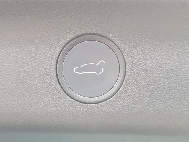 Used 2022 Tesla Model Y Long Range AWD/4WD image 9