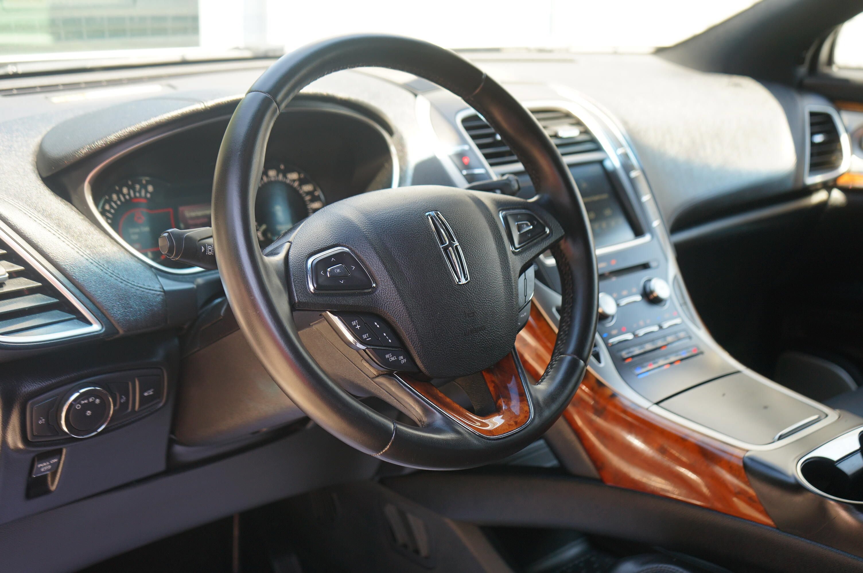 Used 2016 Lincoln MKX Reserve w/ Luxury Package AWD/4WD image 17
