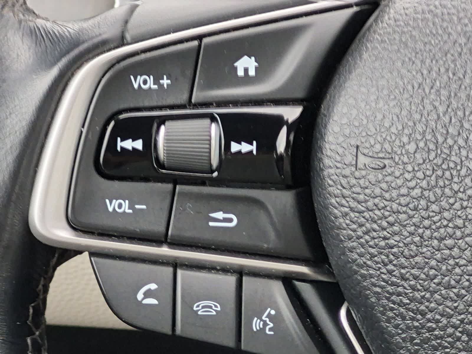 Used 2018 Honda Accord Touring image 25