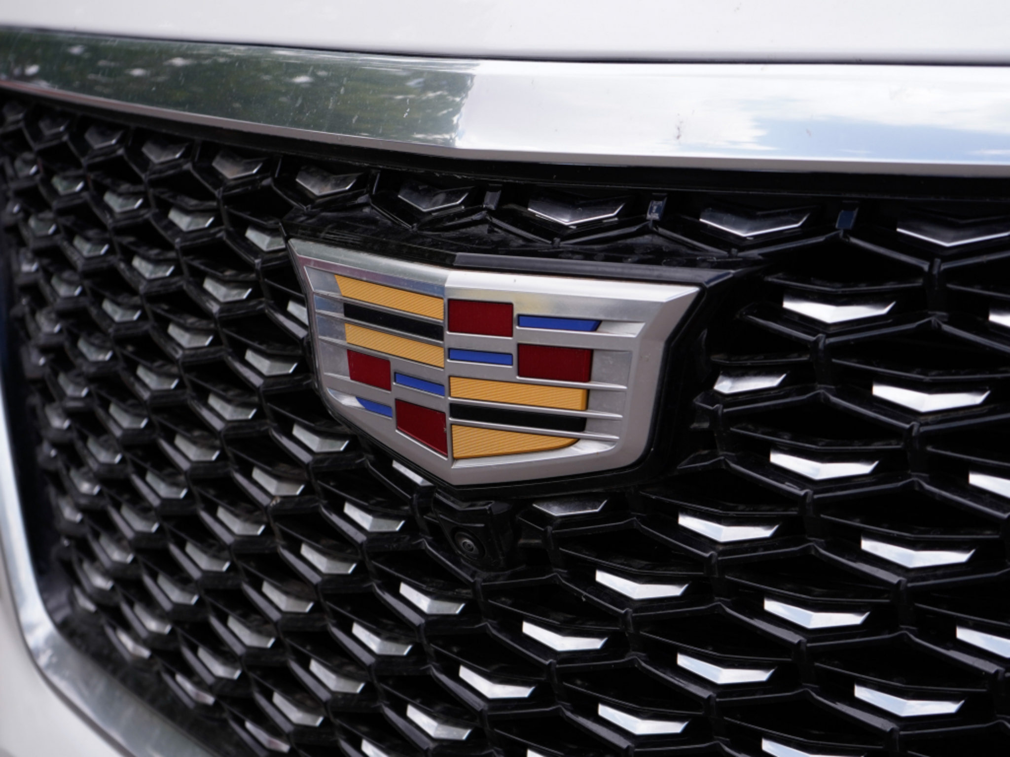 Used 2025 Cadillac Escalade ESV Premium Luxury AWD/4WD image 3